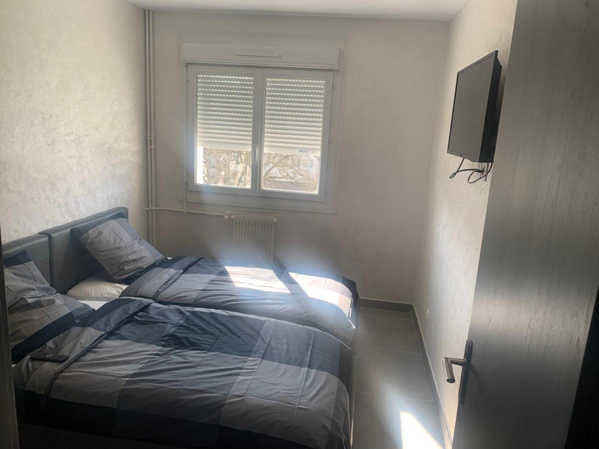 F3 Appartement 2 Chambre Un Salon Avec Wifi Saint-Jean-de-la-Ruelle Esterno foto